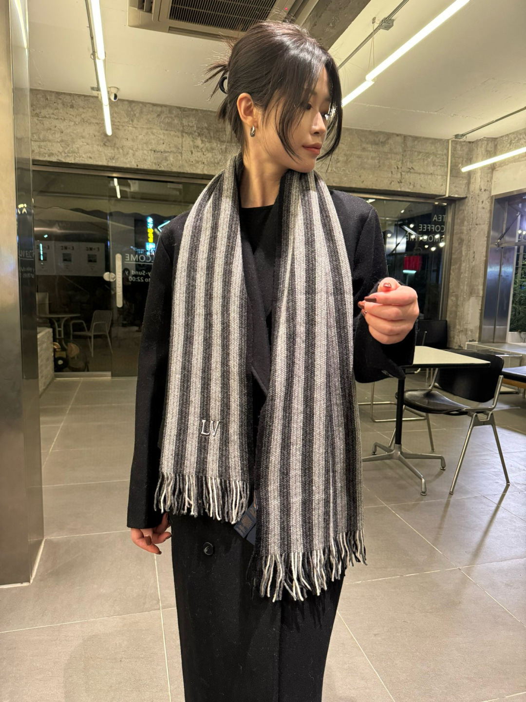 LV scarf
