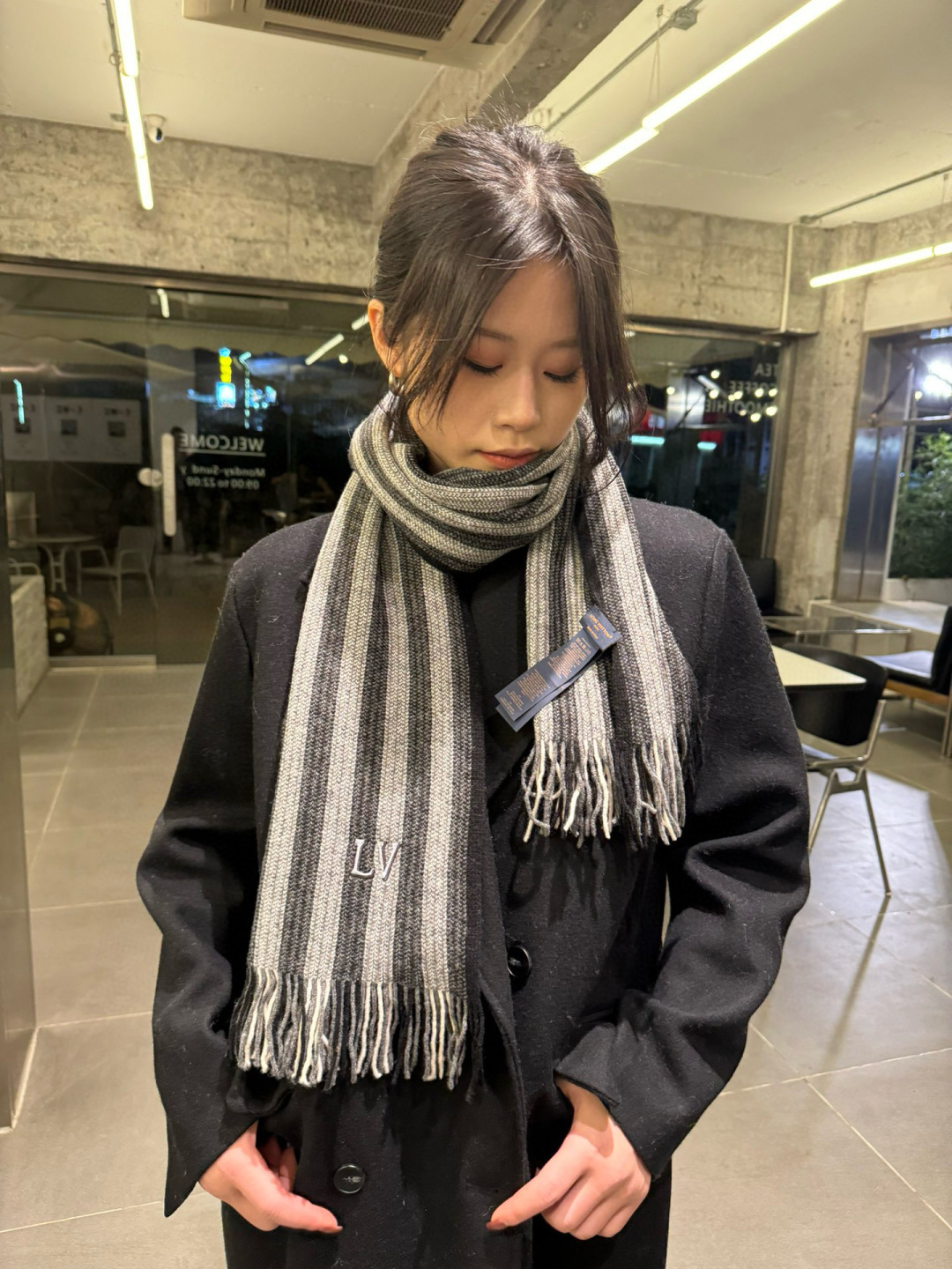 LV scarf