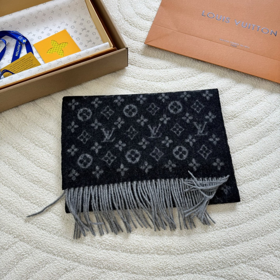 LV scarf