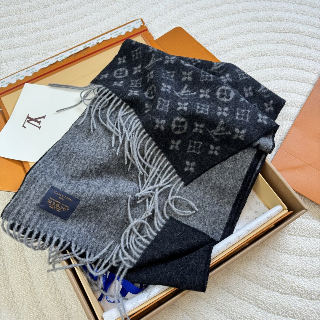 LV scarf