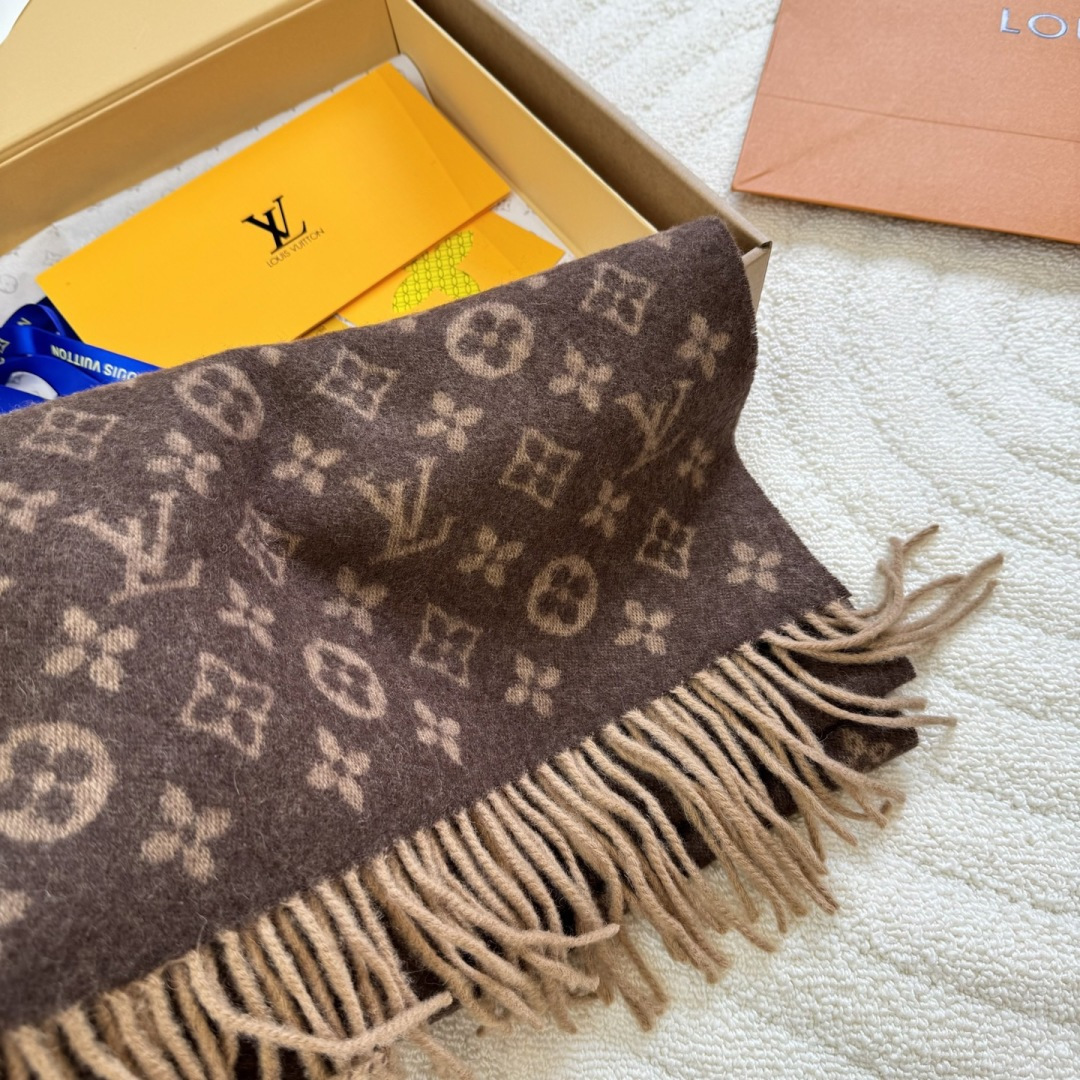 LV scarf