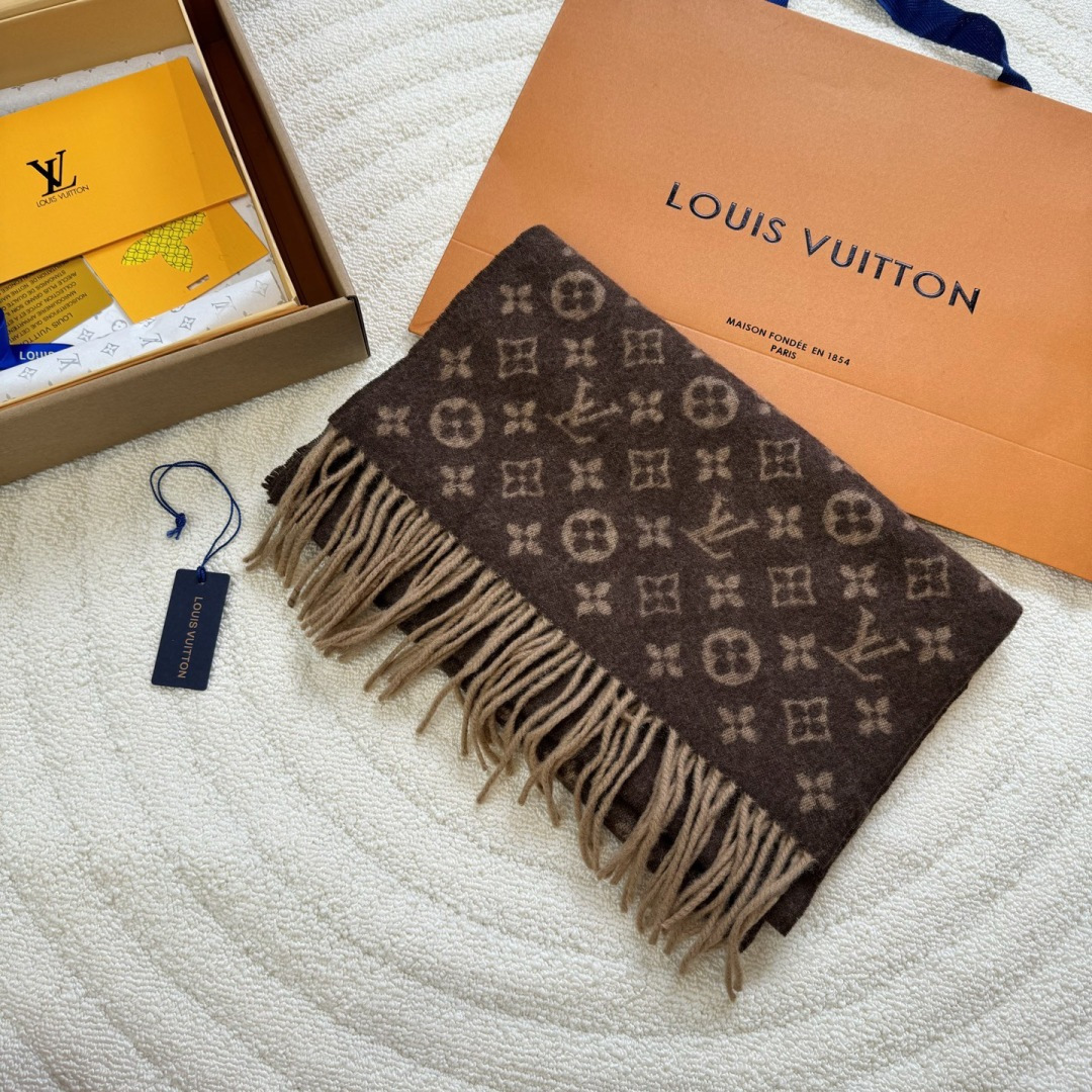 LV scarf