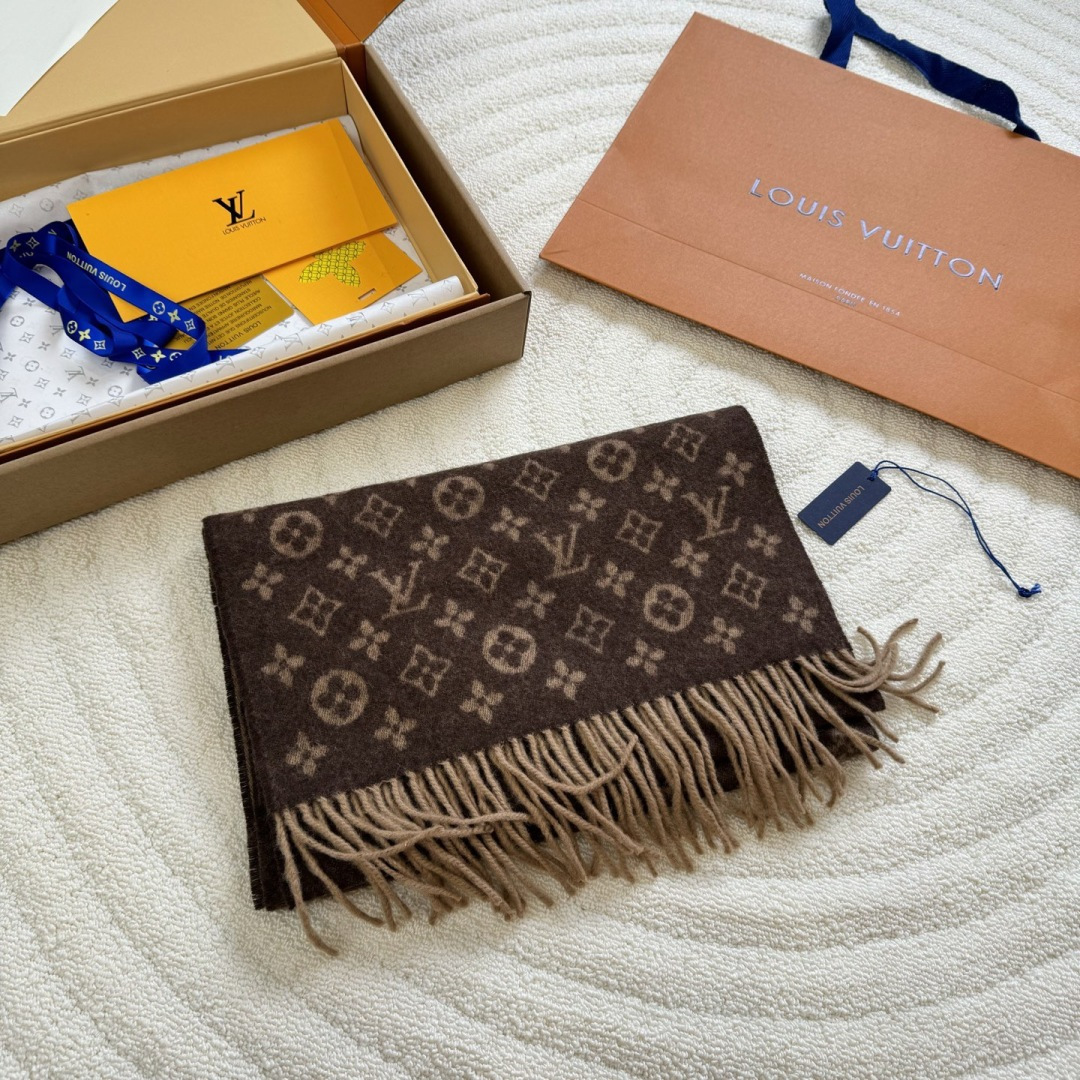 LV scarf