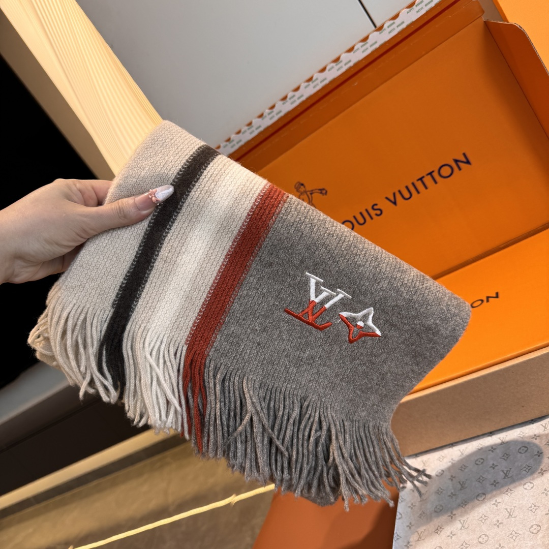 LV scarf