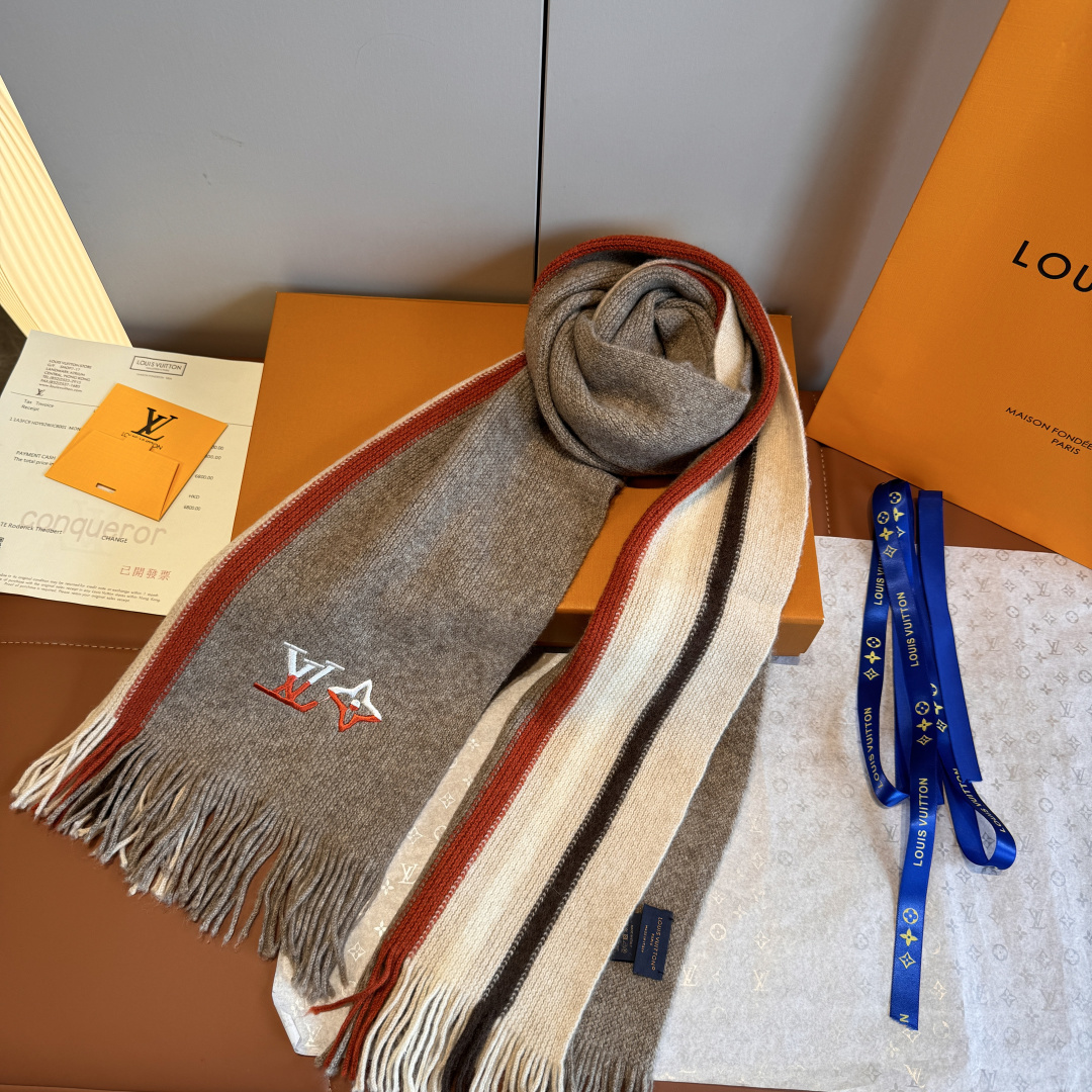 LV scarf