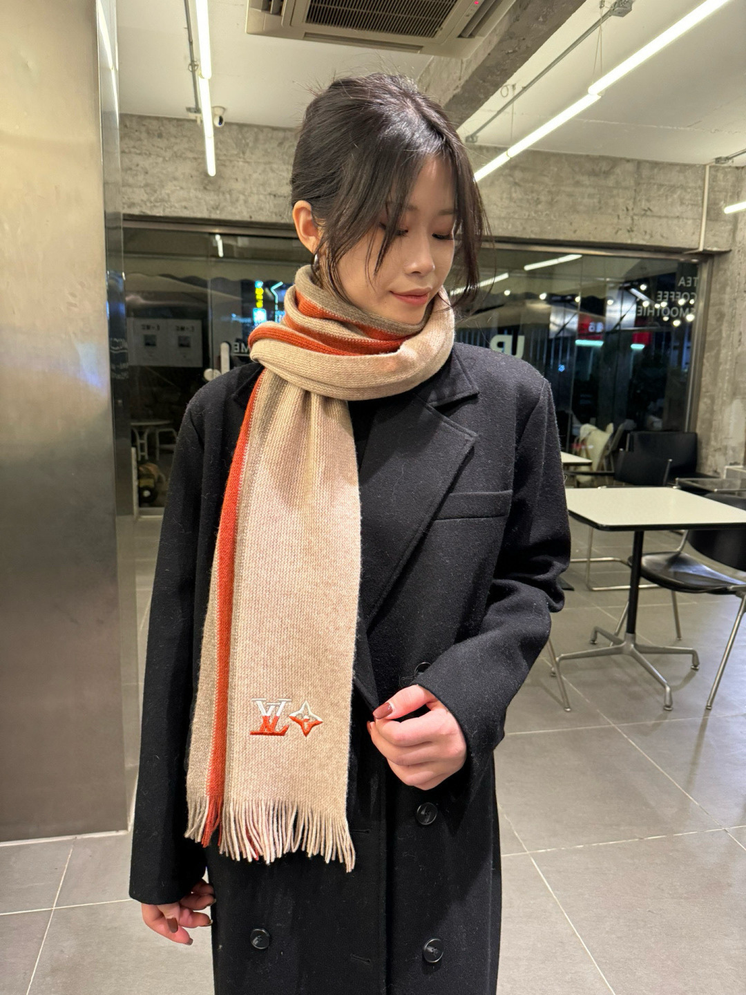 LV scarf