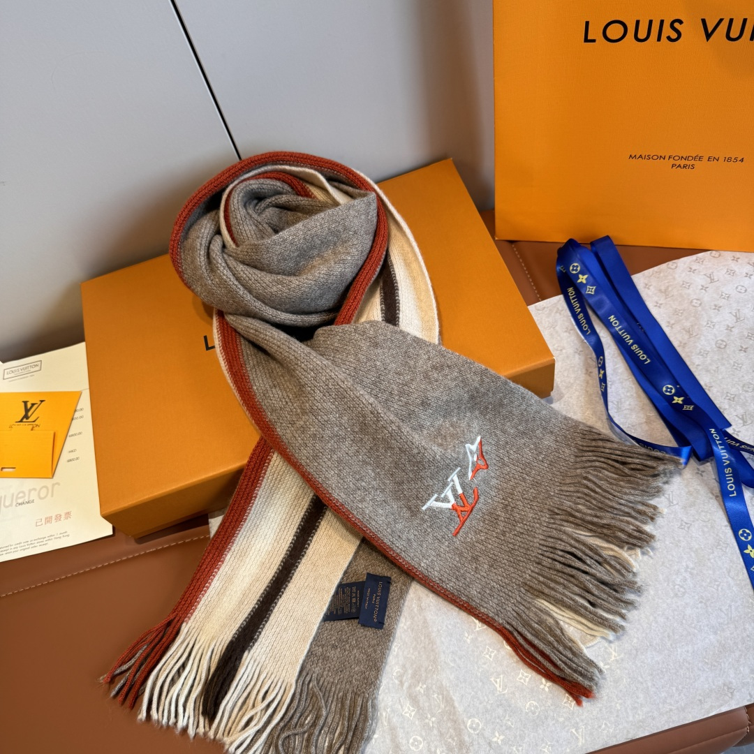 LV scarf