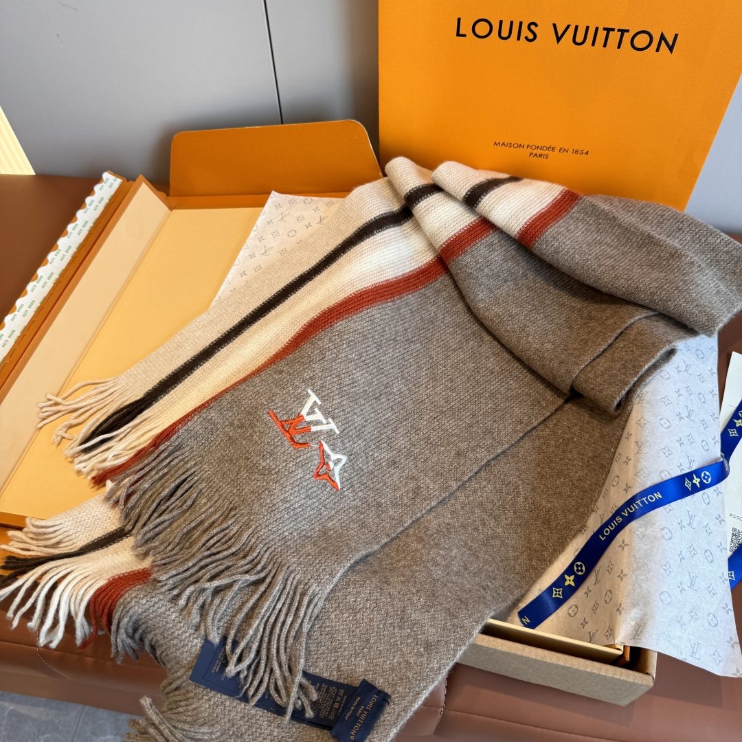 LV scarf