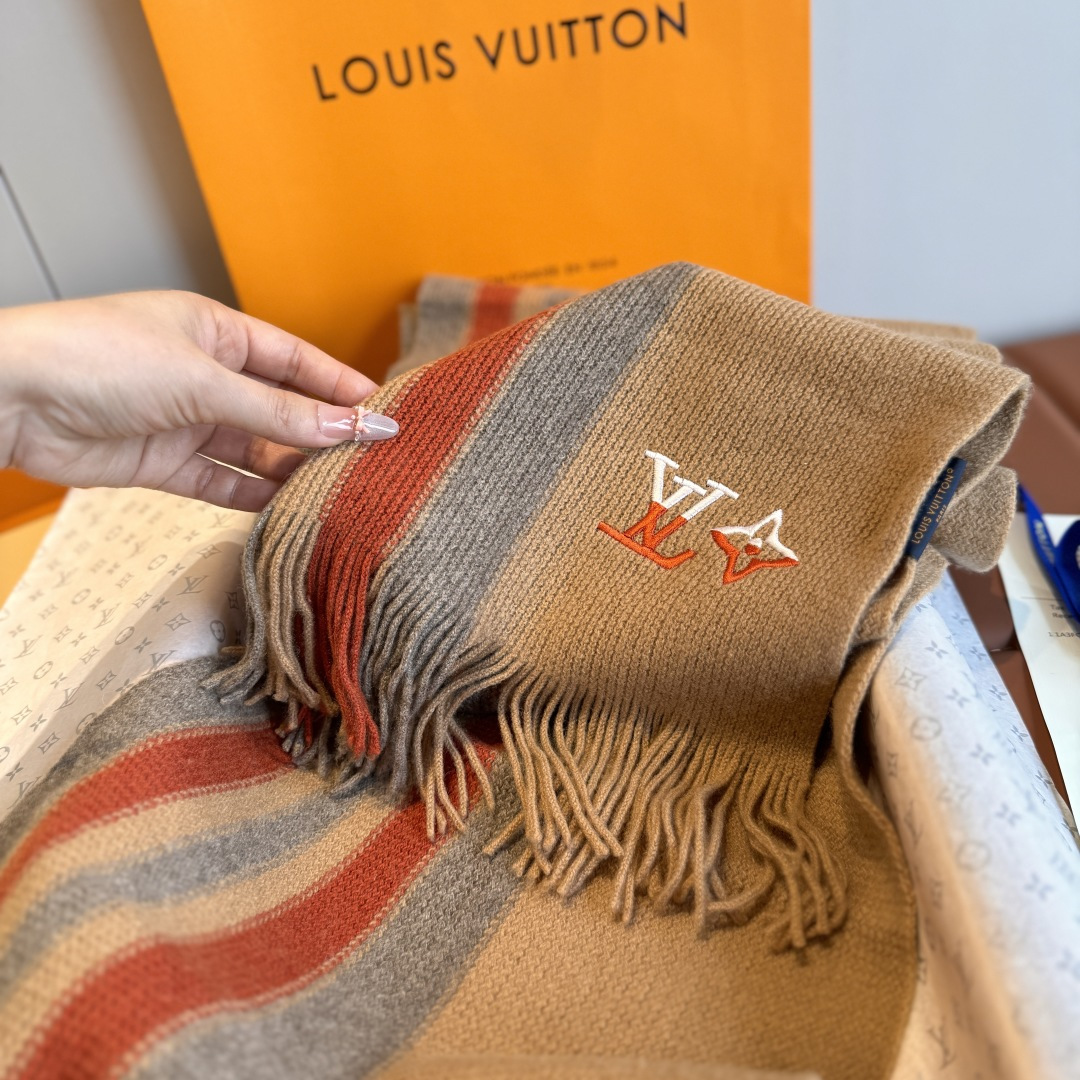 LV scarf