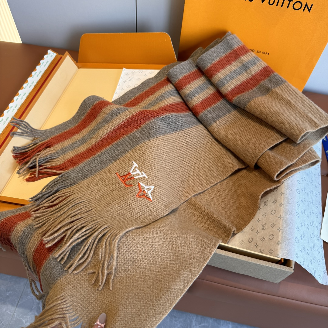 LV scarf