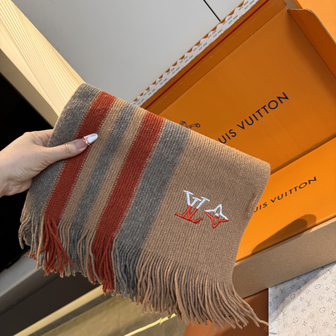 LV scarf