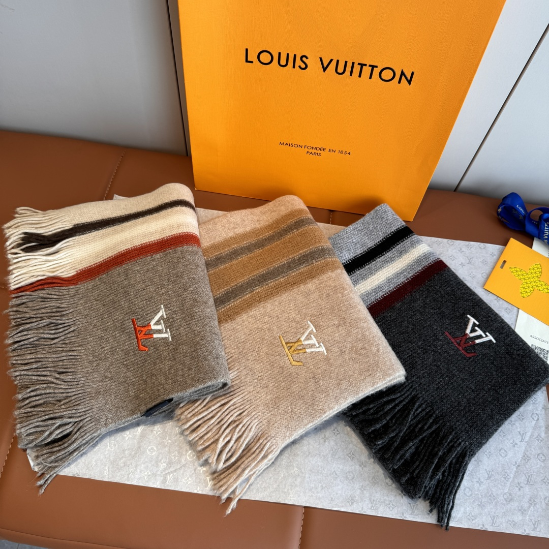 LV scarf