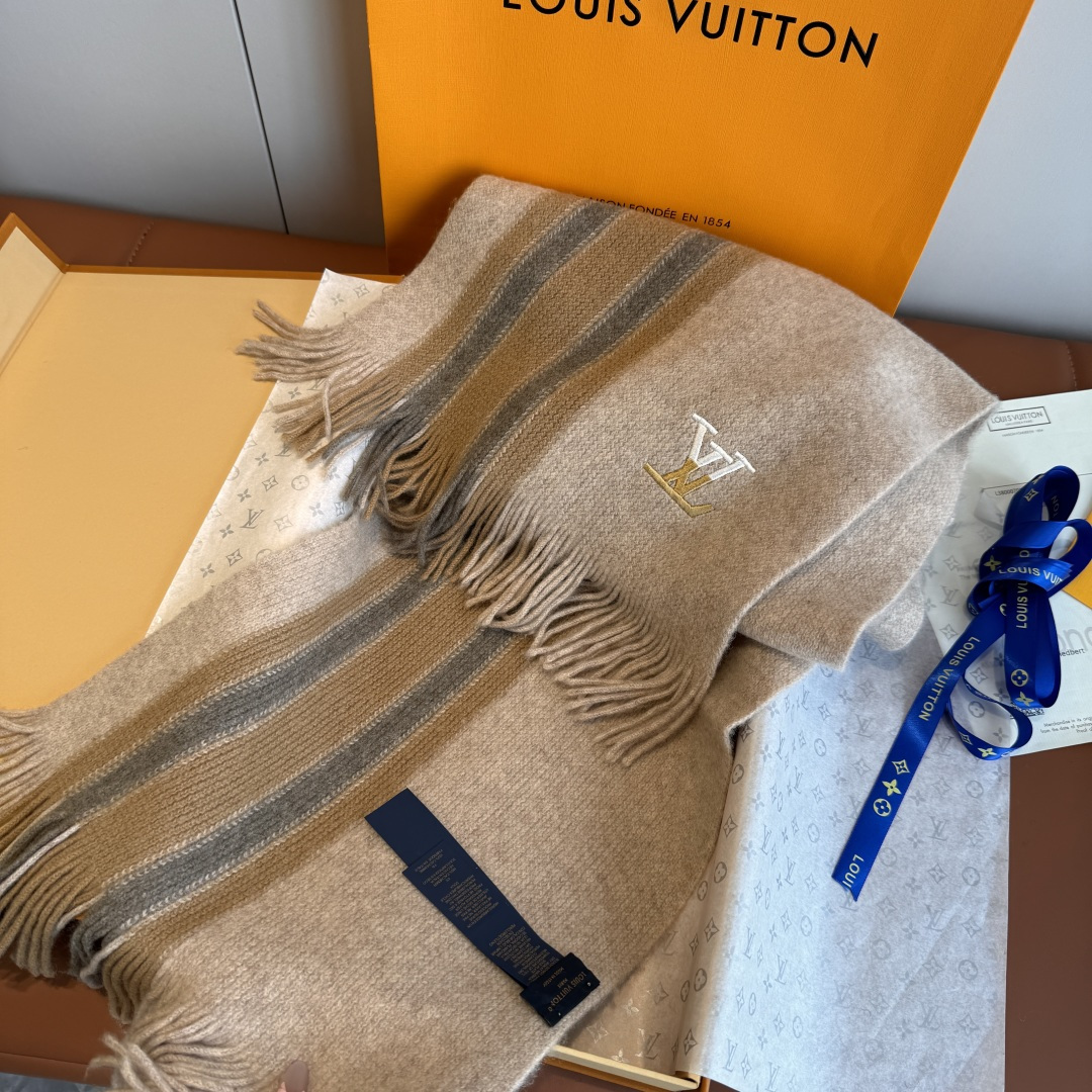 LV scarf