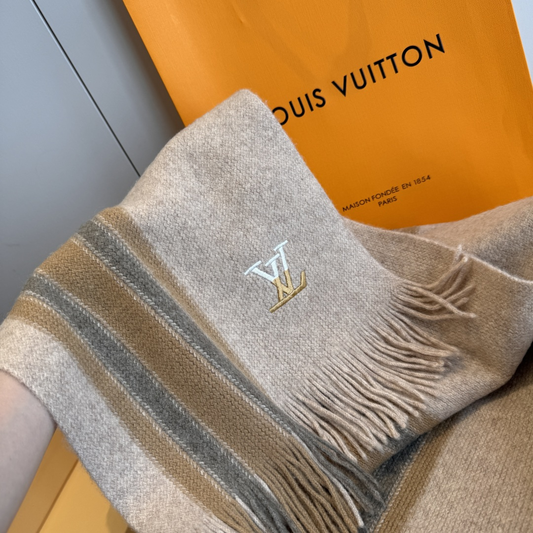LV scarf