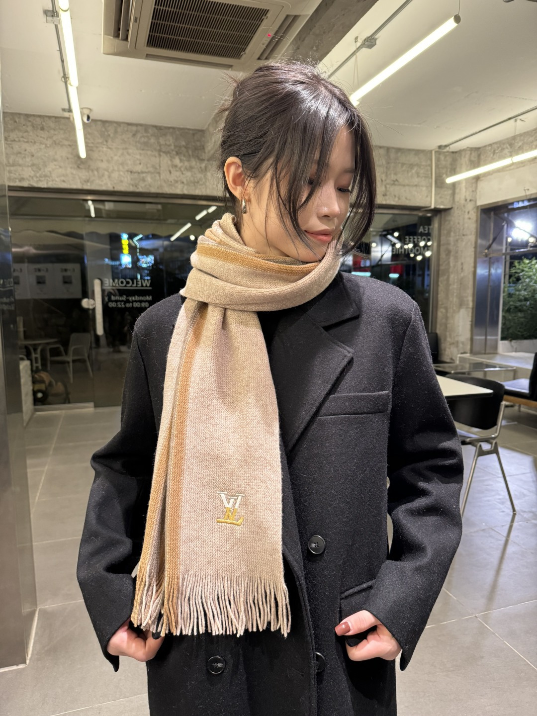 LV scarf