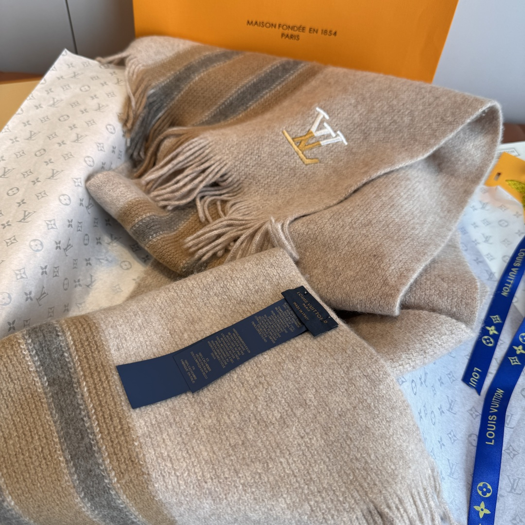 LV scarf