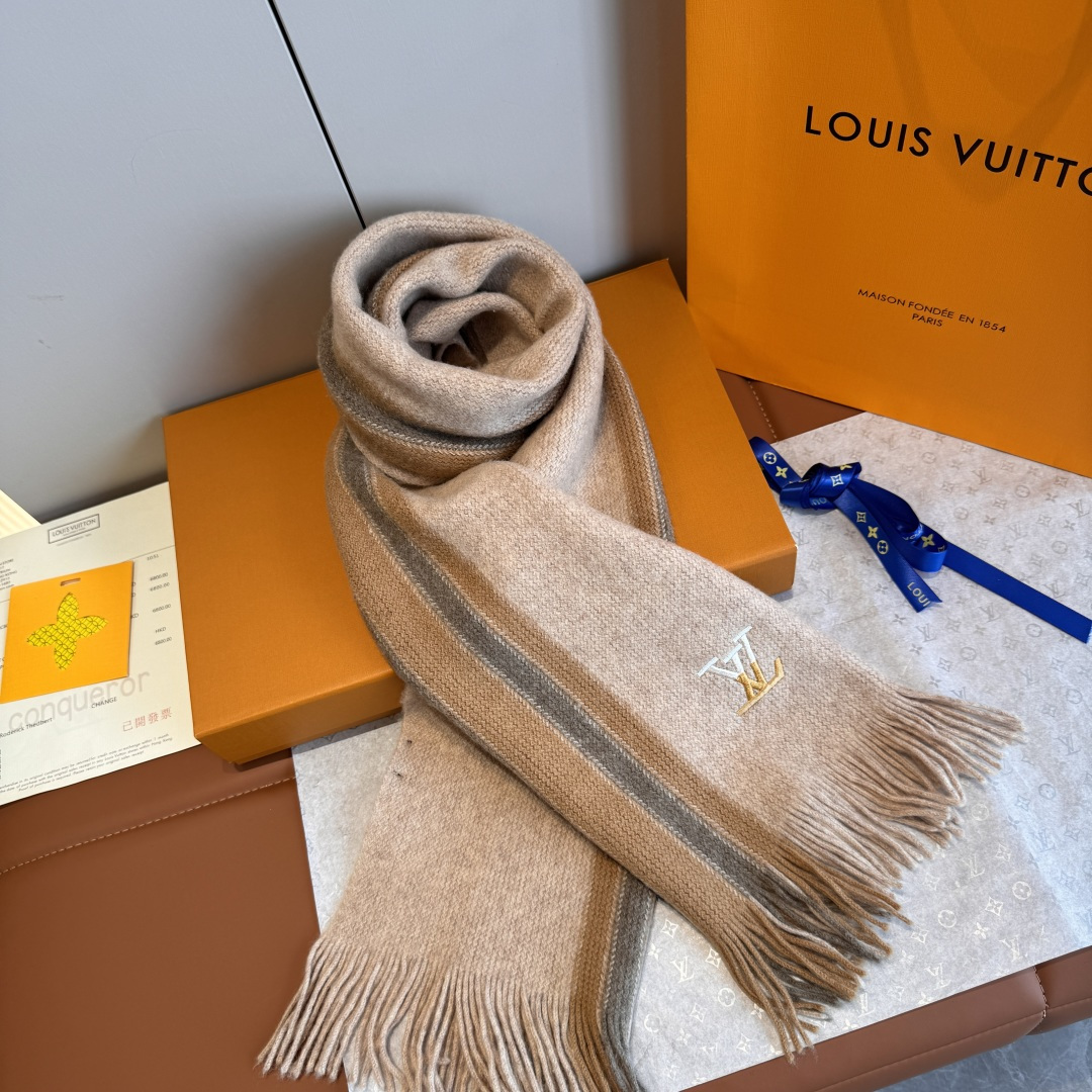 LV scarf