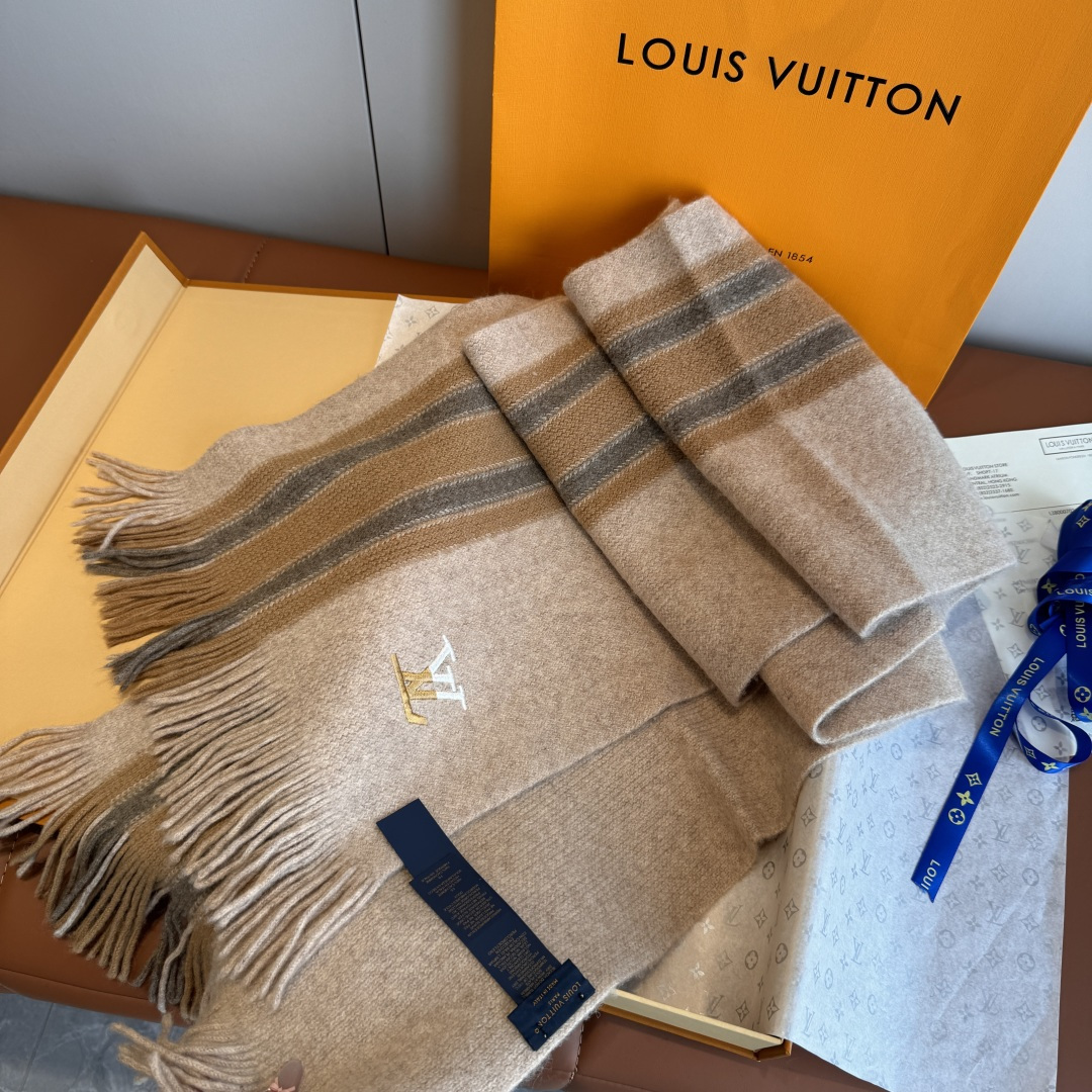 LV scarf