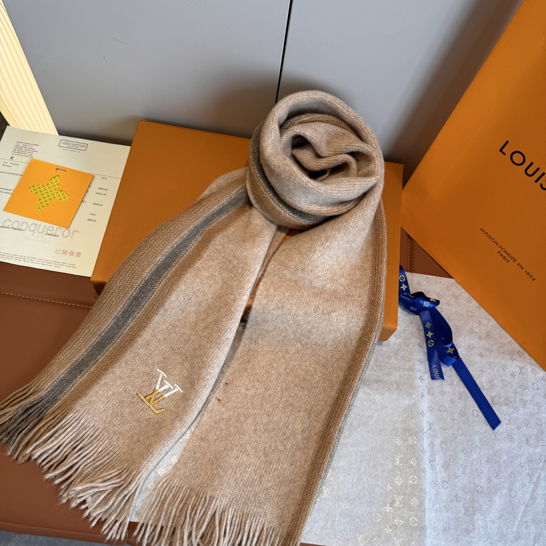 LV scarf