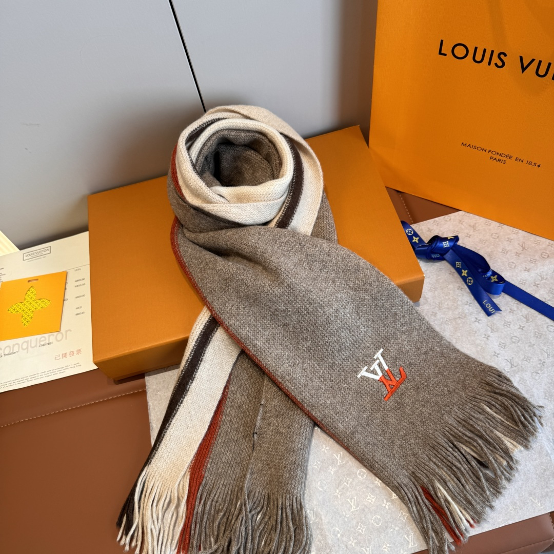 LV scarf