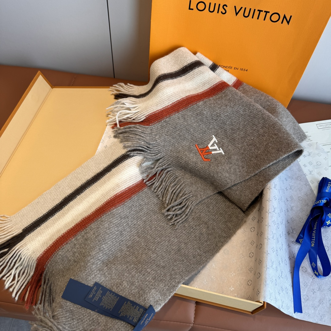LV scarf