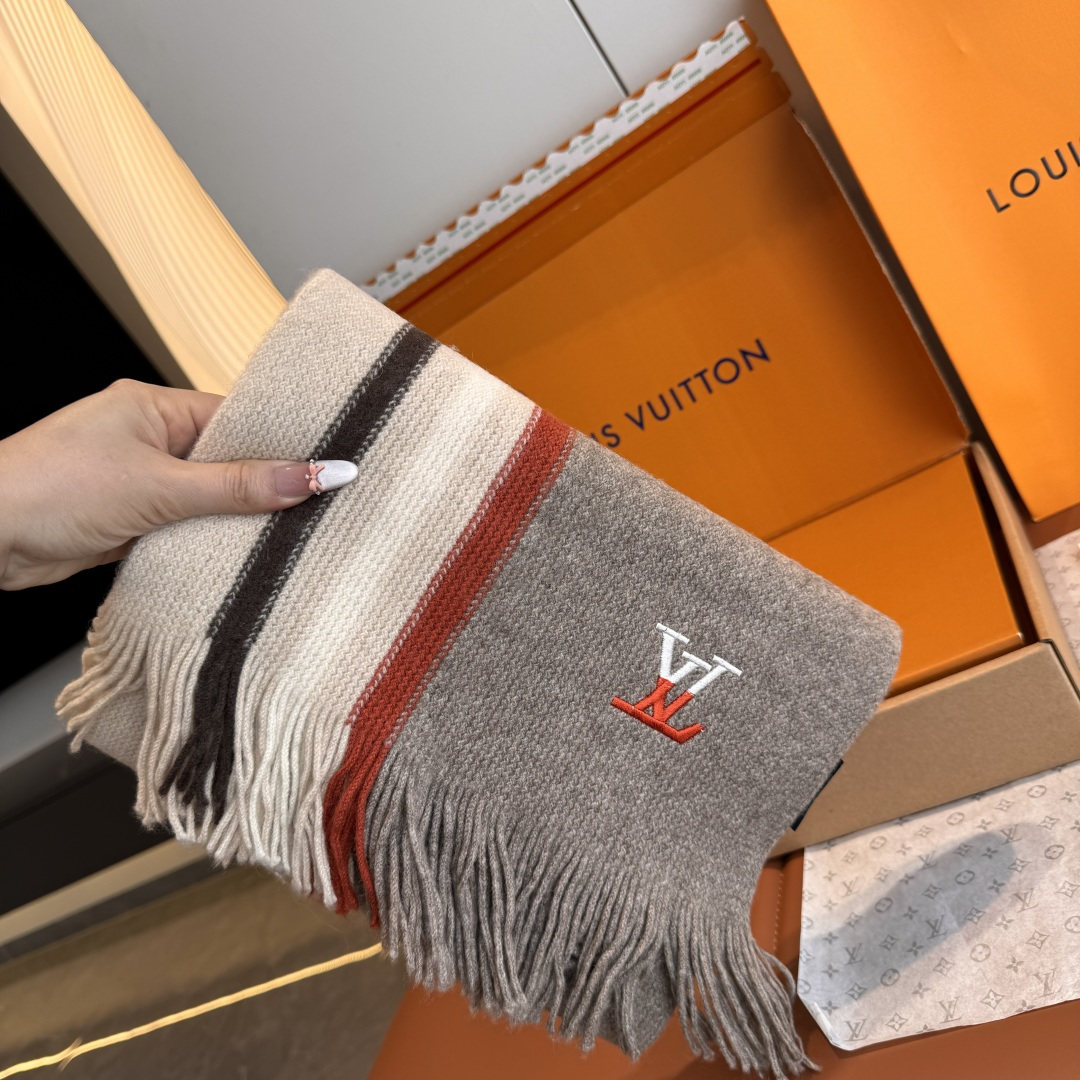 LV scarf