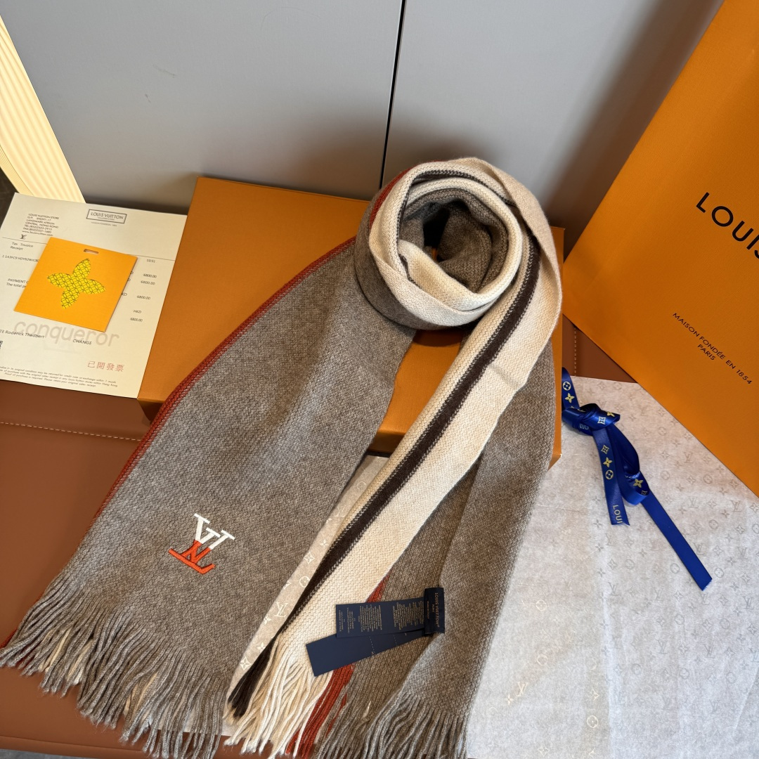 LV scarf