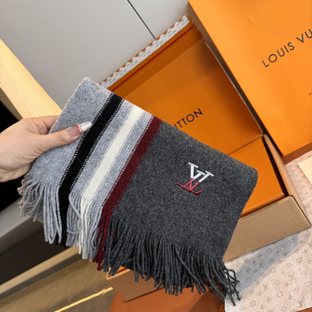 LV scarf