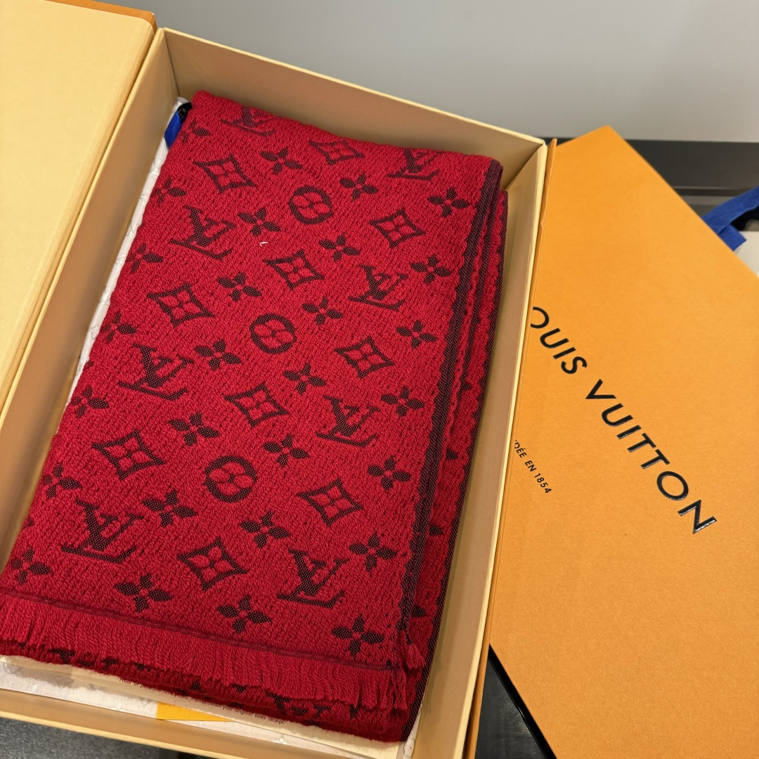 LV scarf