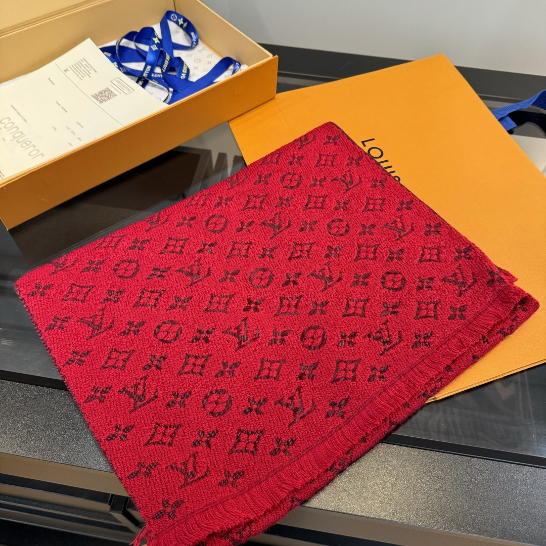 LV scarf