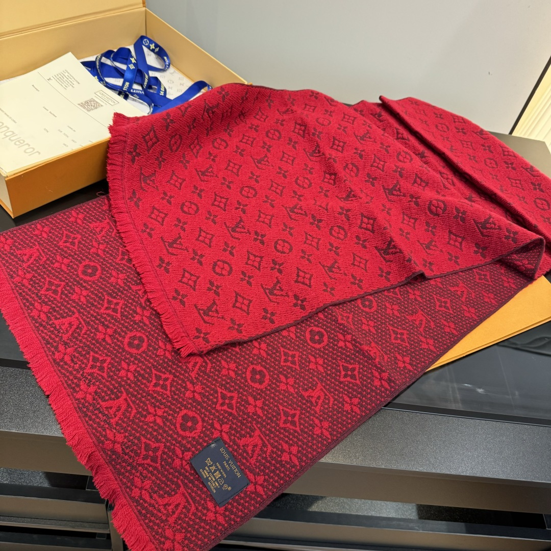 LV scarf