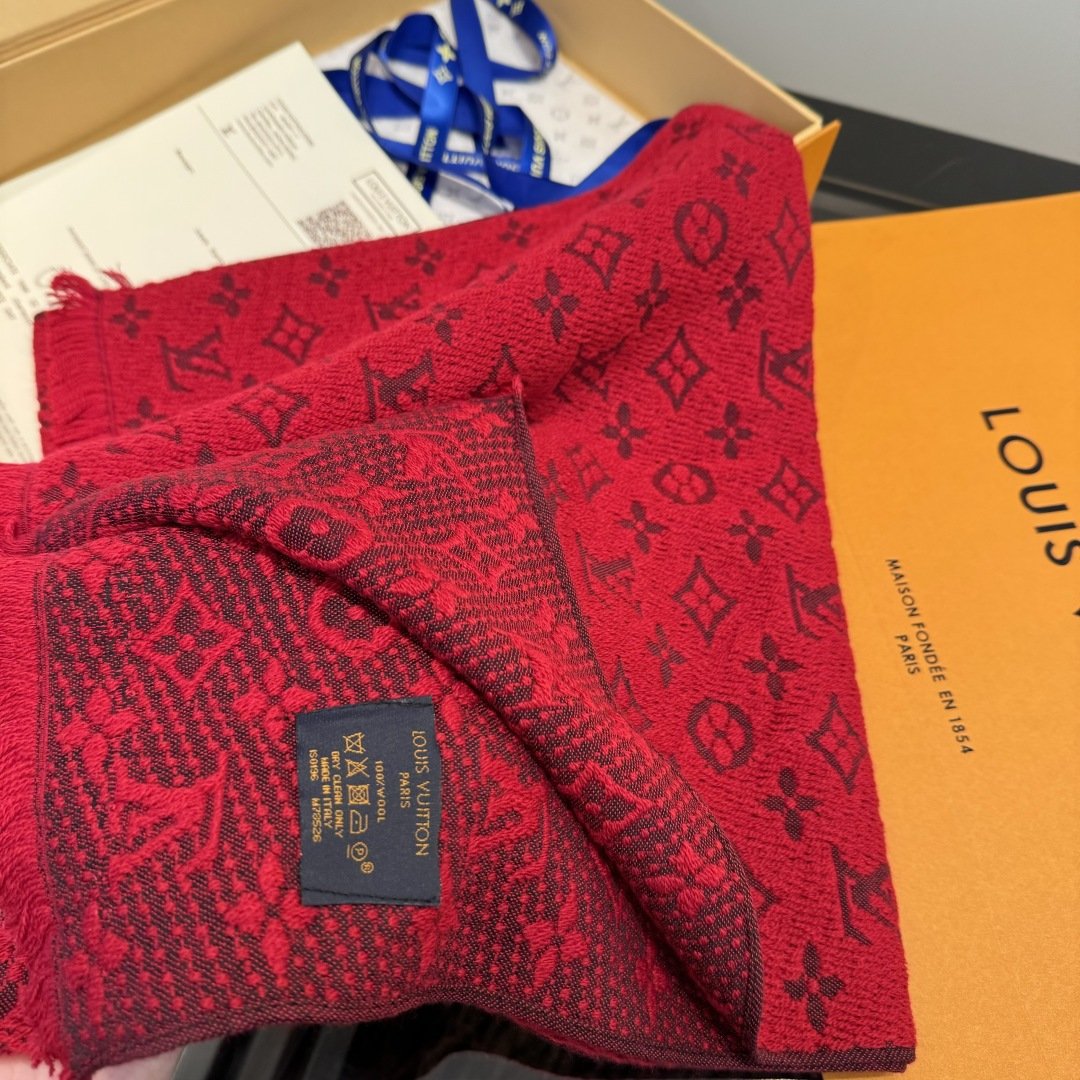 LV scarf