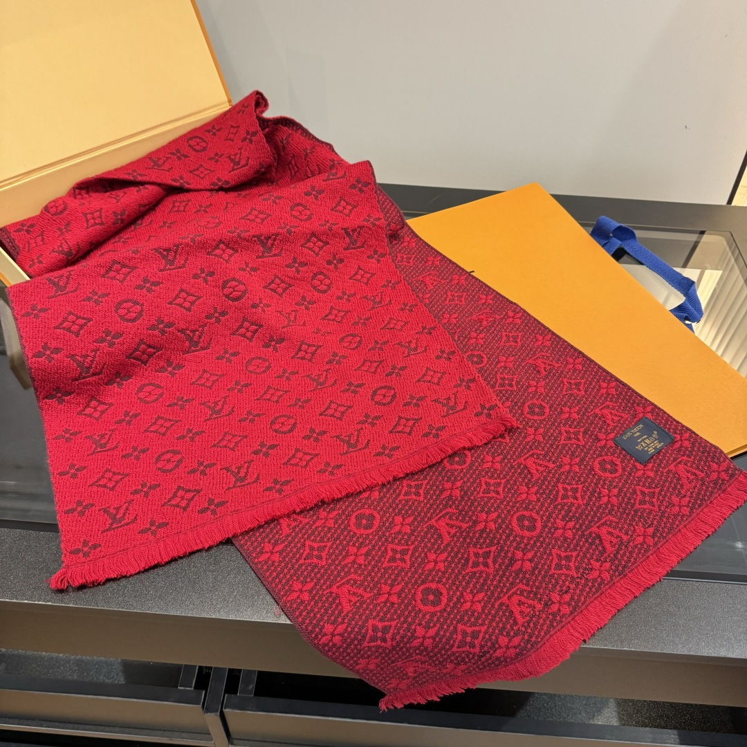 LV scarf