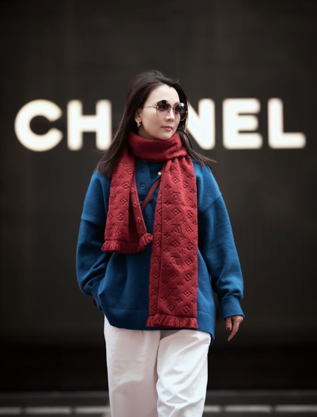 LV scarf