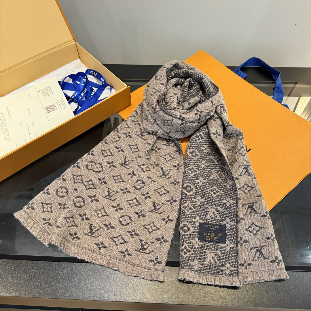 LV scarf