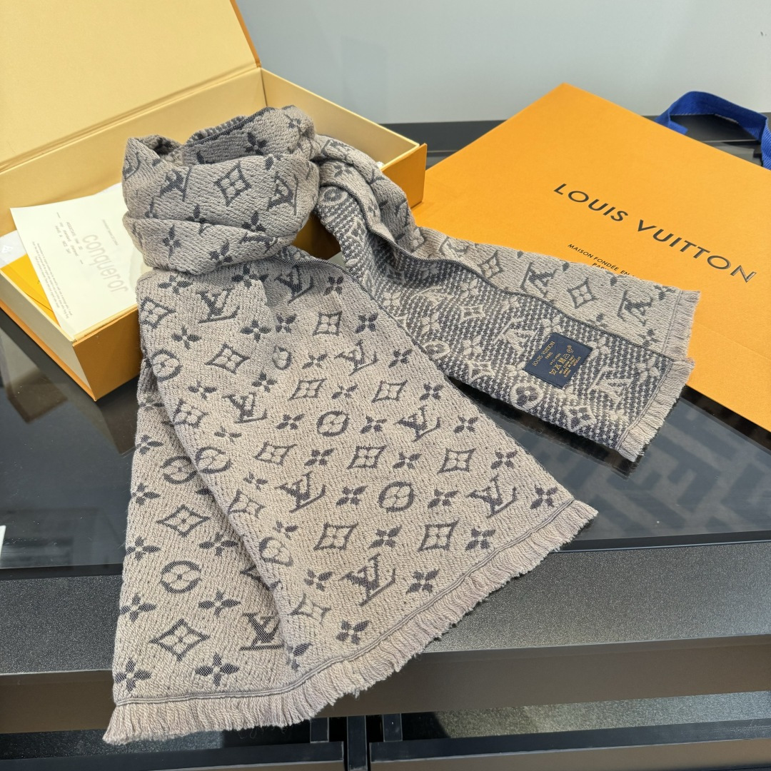 LV scarf
