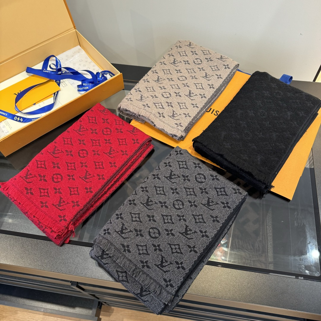 LV scarf