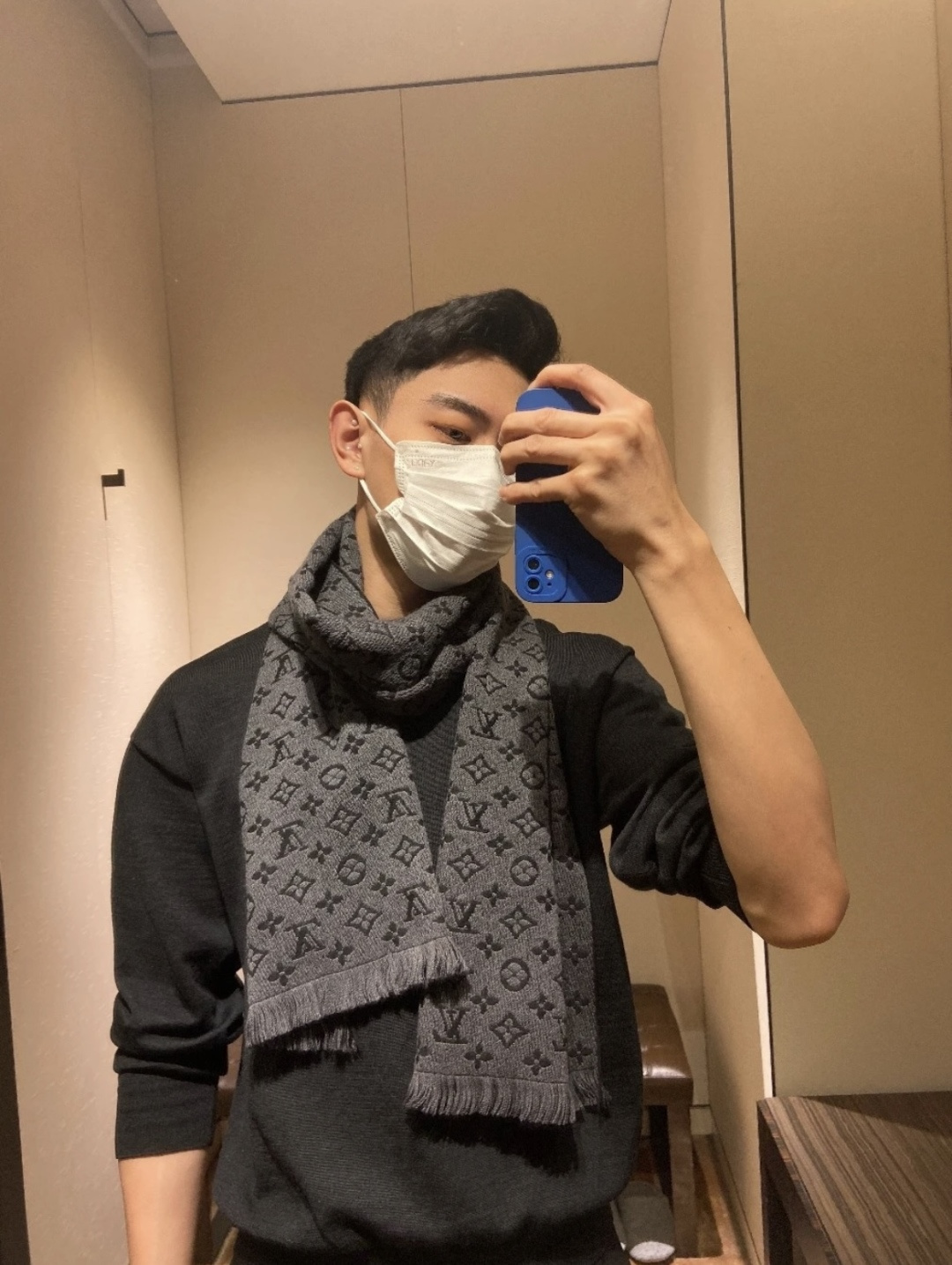 LV scarf