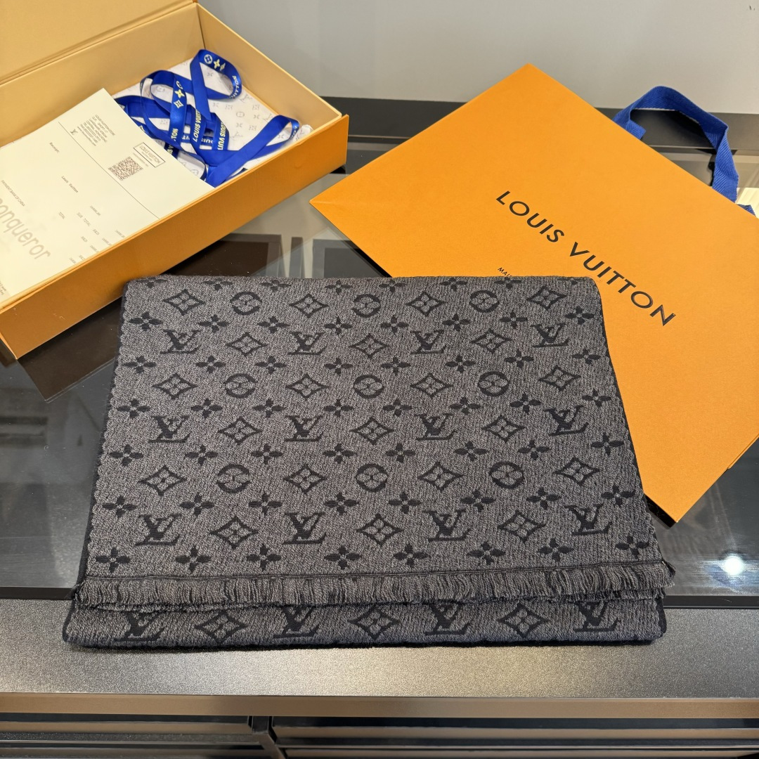 LV scarf