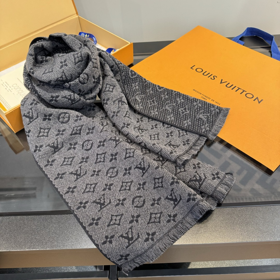 LV scarf