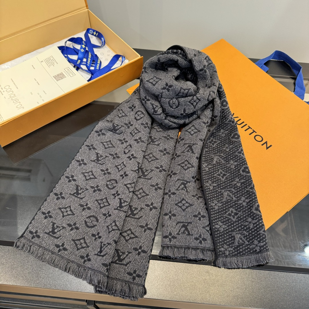 LV scarf