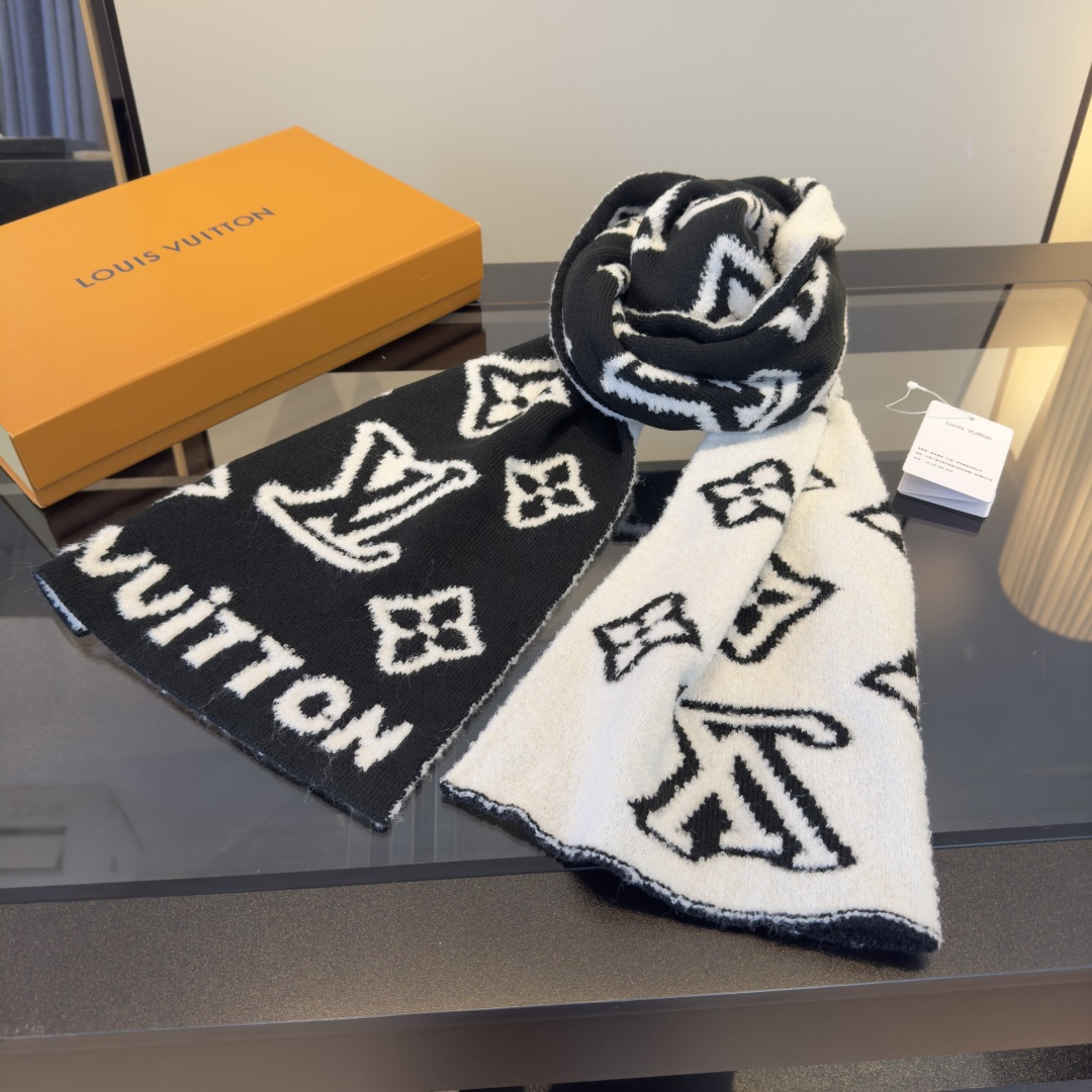 LV scarf