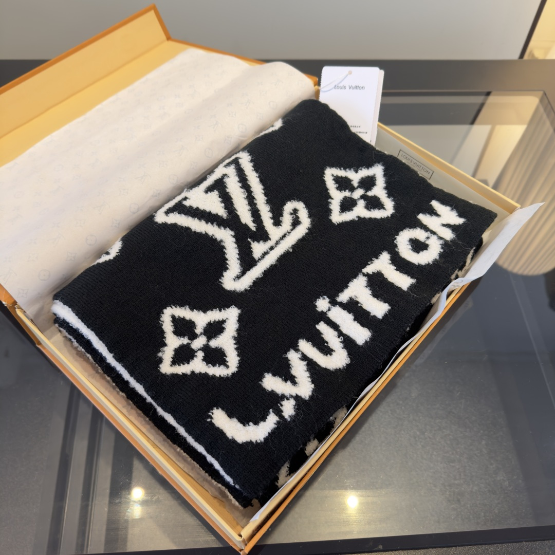 LV scarf