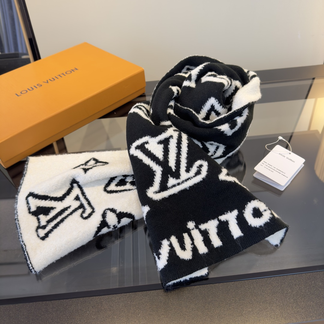 LV scarf
