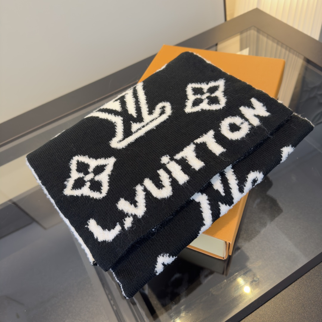 LV scarf
