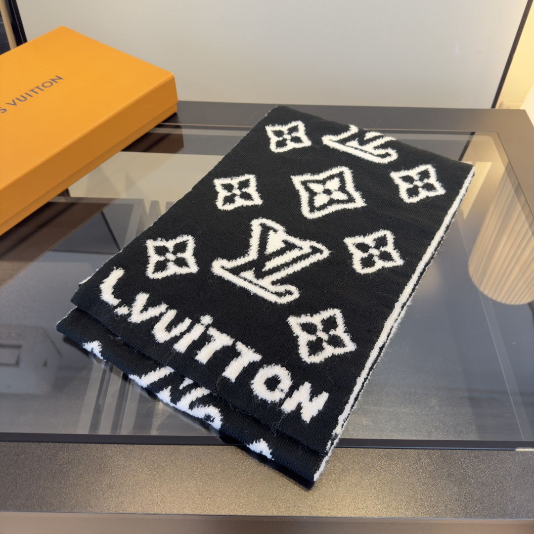 LV scarf