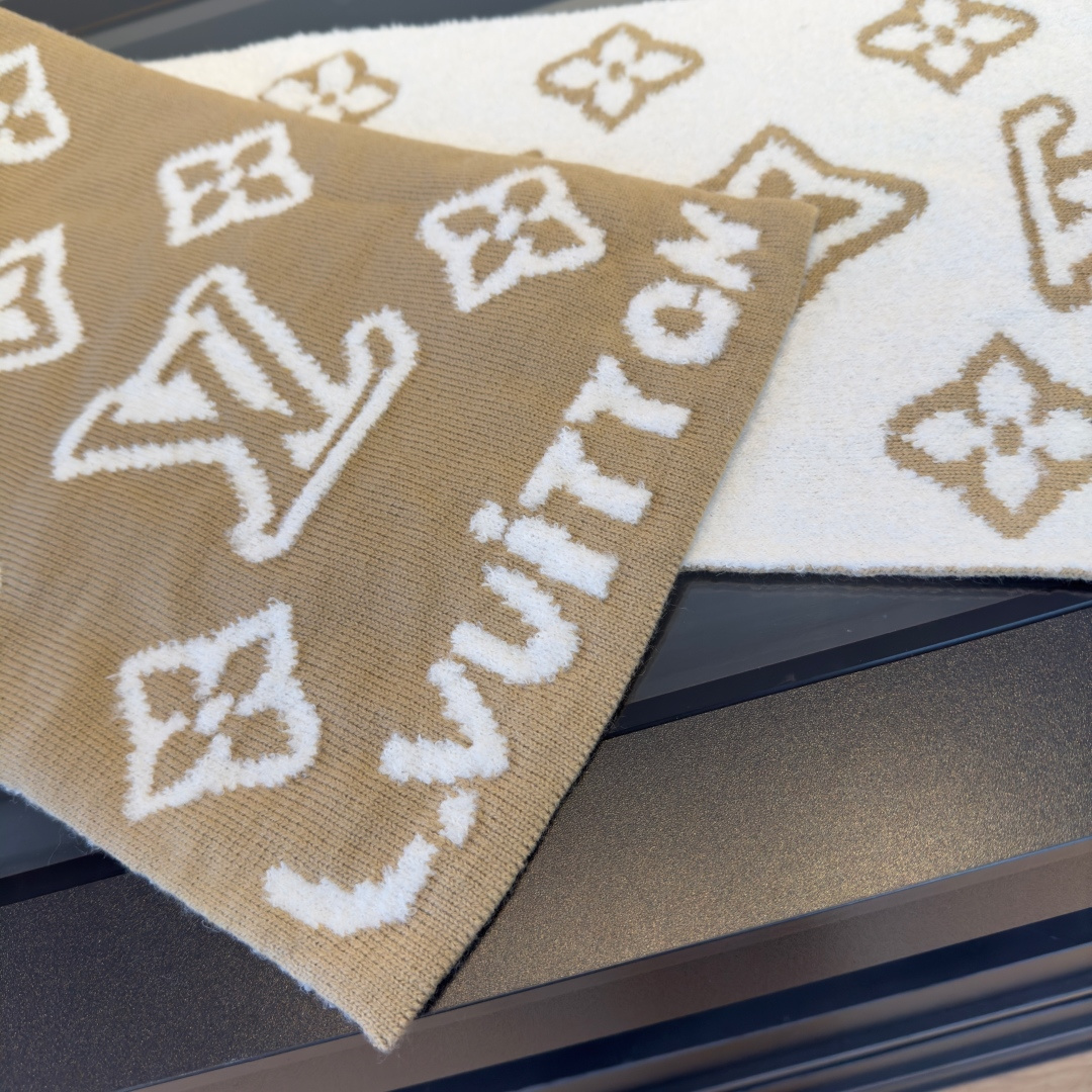 LV scarf