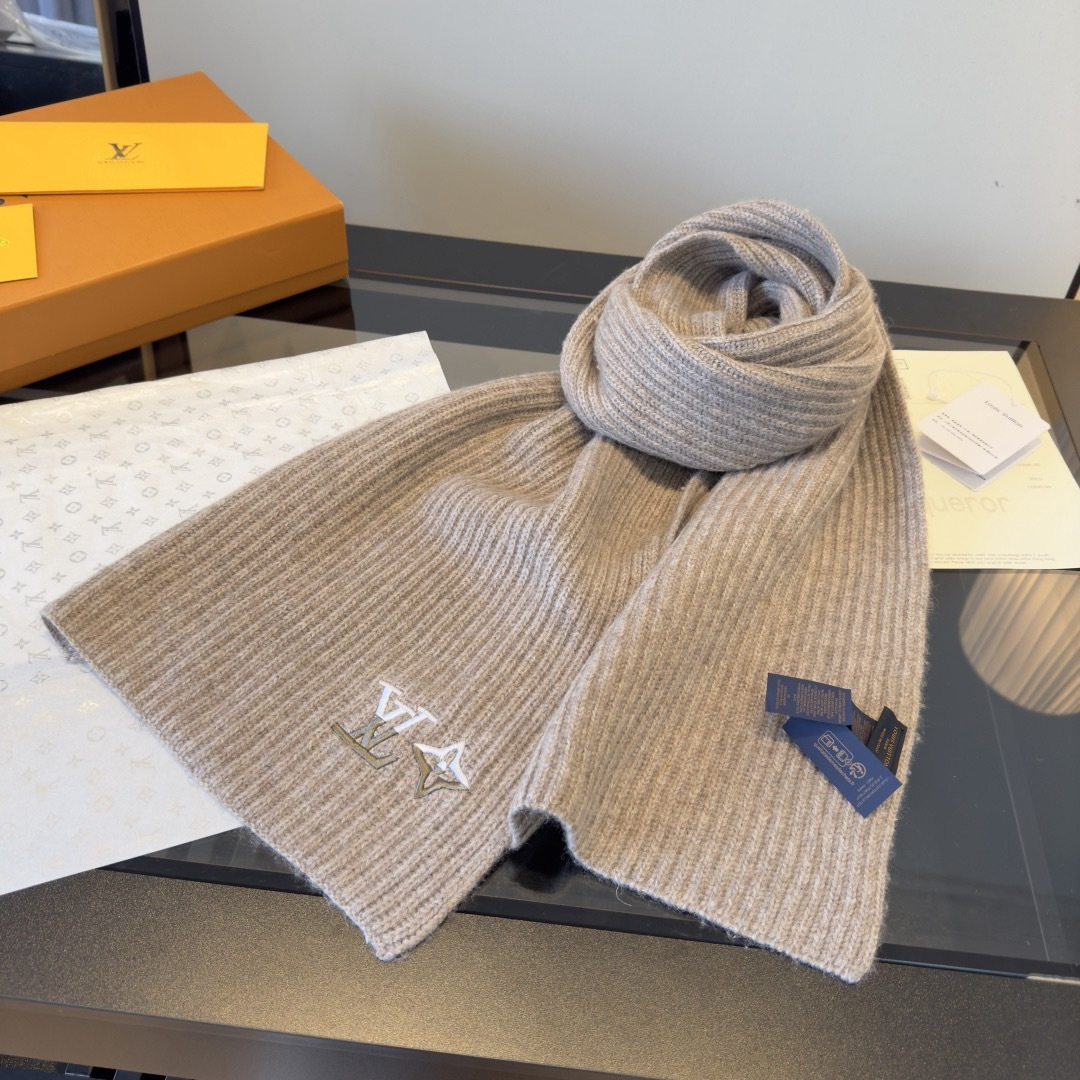 LV scarf