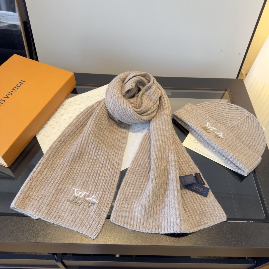 LV scarf