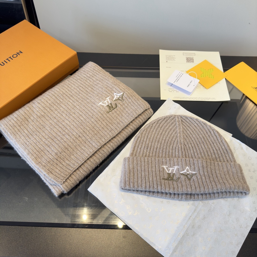 LV scarf